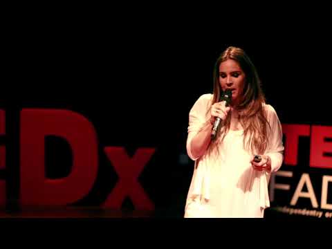 Como eu mudei para mudar o mundo | Mariana Serra | TEDxFADBA