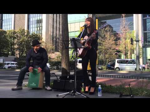 中村記子フォーラム前のストリートライブ長渕剛「しゃぼん玉」