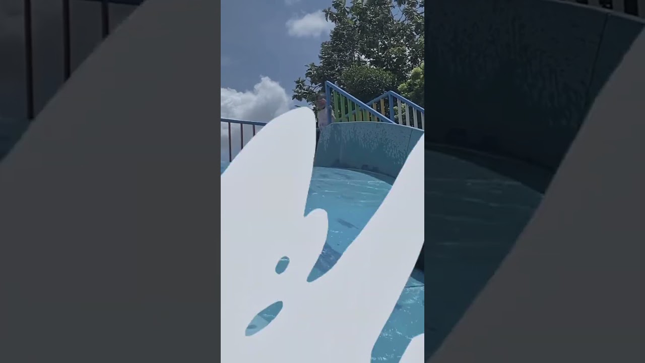 Alyn les berenang sambil main wahana2 air di 