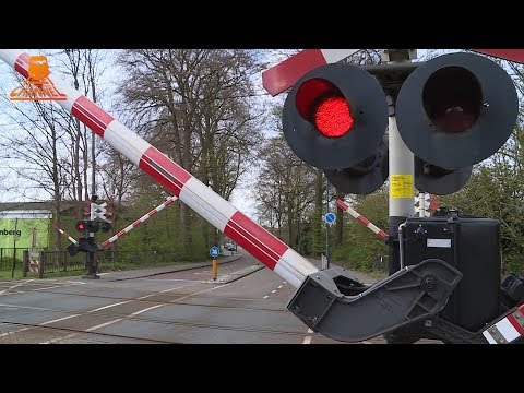 DUTCH RAILROAD CROSSING - Vught - Molenstraat