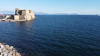 Napoli, il lungomare, il golfo e Capri: le immagini dalla città deserta