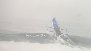 🔴 GULUNGAN OMBAK BESAR MEMBUAT PERAHU NELAYAN TEROMBANG AMBING