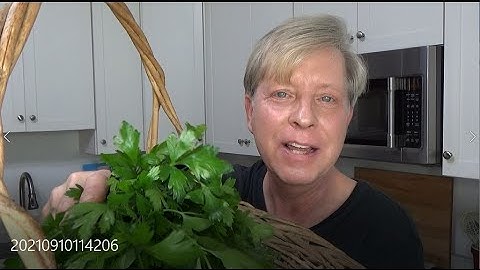How to Dry Parsley in the Oven