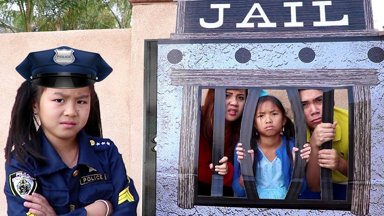 ⁣Jannie y Wendy Pretenden Jugar a la Policía |Videos para Niños | Pretend Play Locked Up