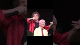 Mick surprises Charlie and started singing behind his drum kit - #TheRollingStones | 2019 | #SHORTS