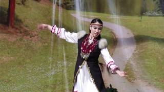 Башкирский танец в исполнении Юлии Домрачевой