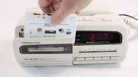 Soundesign AM FM Cassette Clock Radio with Telephone