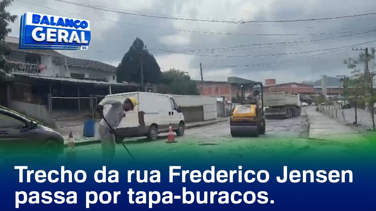 Blumenau: trecho da rua Frederico Jensen passa por operação tapa-buracos