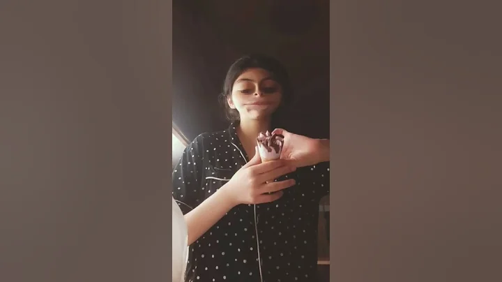 The right way to eat pizza🍕#shorts