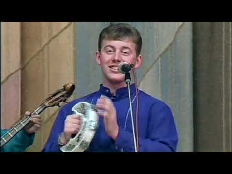 Атаман молодой, с песней удалой! По - молодецки поют ребята из ВЕЧЁРКИ!