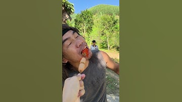 thử thách không cười lại đến từ những gia vị lạ và xúc xích tương ớt siêu cay sự bất ngờ điểm quấy