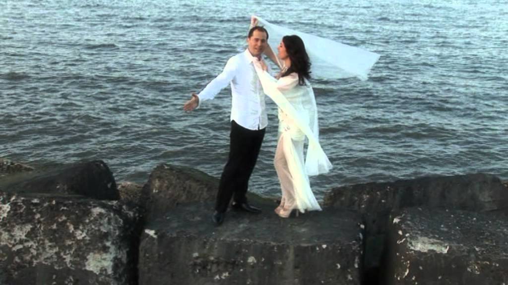 Deea si Dinu Maxer - Un Vis Implinit - Imnul Mirilor 2012 (productie Studio Lyora)