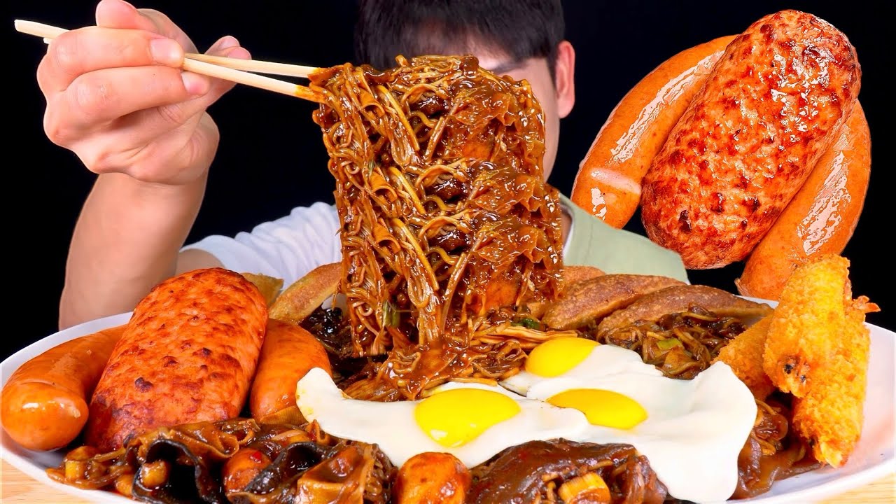ASMR 매콤한 짜장마라샹궈와 바삭납작만두 대왕햄 킬바사소세지 먹방~!! Black Bean Malaxianguo With Fried Shrimp Kielbasa MuKBang~!