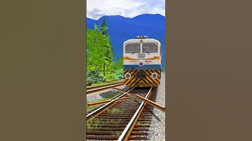 TRAIN CROSSING ON RISKY RAILROAD TRACKS 😲 #train