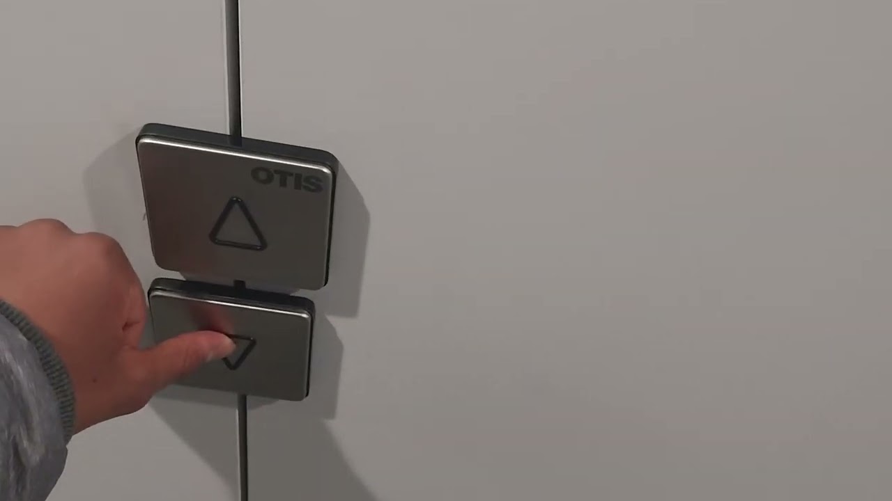 3 magnifiques ascenseurs Otis Gen360 - Hôpital Paris-Saclay