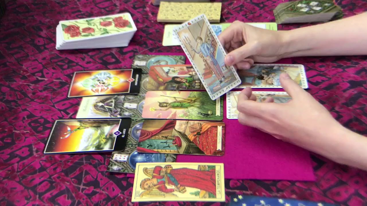 Piensa en mi ? Me extraña ? Dará algún paso ? Tarot interactivo del amor