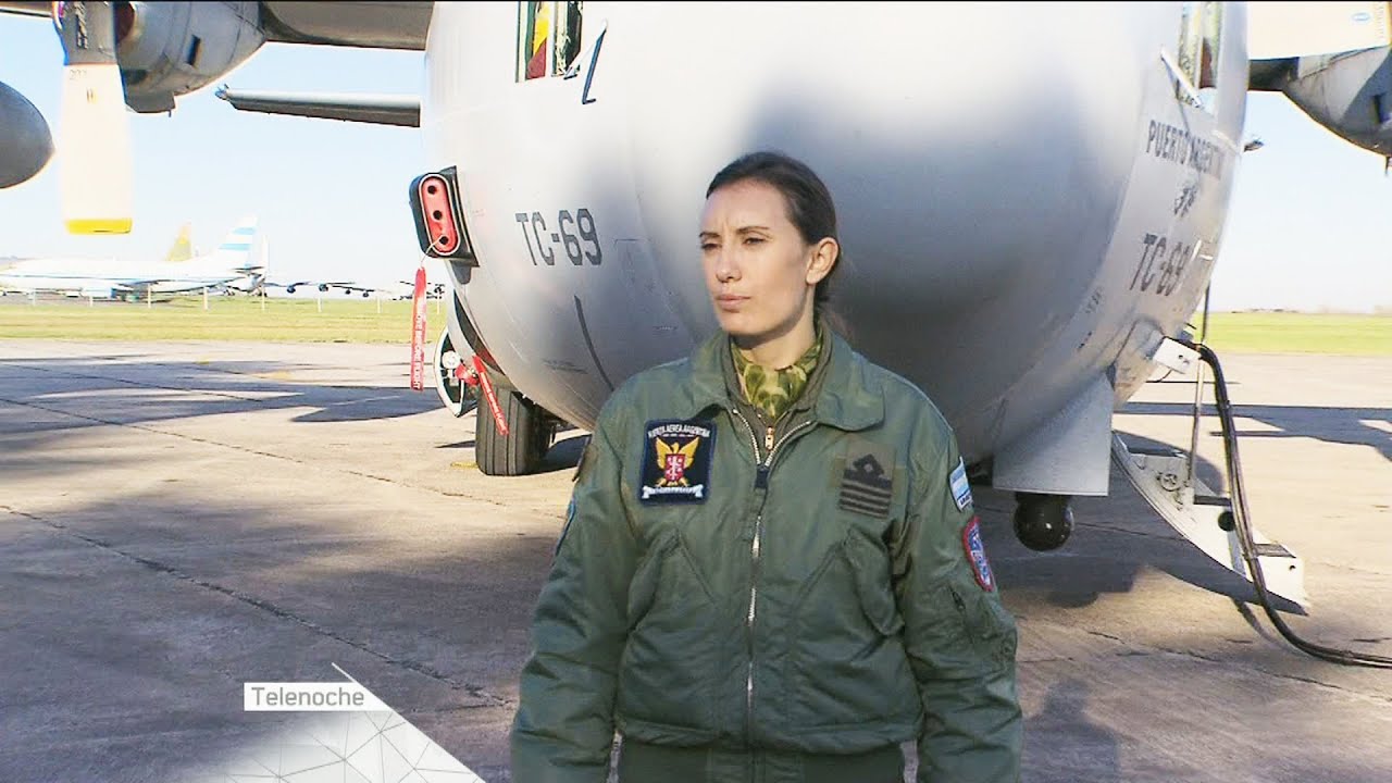 Mariela Santamaría, la única mujer argentina que pilotea un hércules