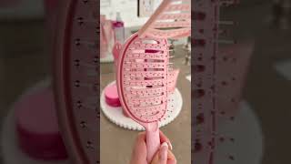 Brush that’s super easy to clean! 🤍 #hairbrush #amazonfinds #hair #beautyfinds