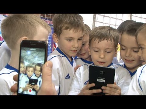 Юные футболисты и Олег Шатов
