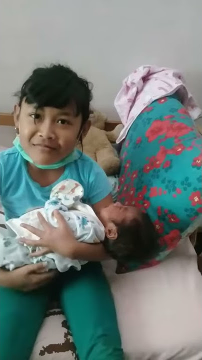 Kakak lita sedang bobong ade kirana💖💖