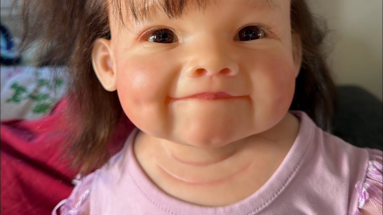 Role play video Lily getting her gift ready for her friend @Littlelovleythings 