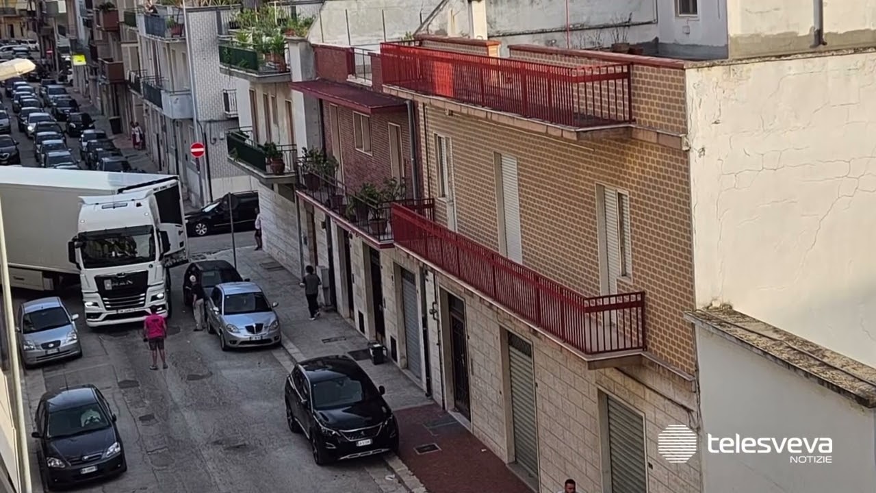 Rotatoria in via Lissa ad Andria, inizio da incubo per la nuova viabilità: si cercano correttivi