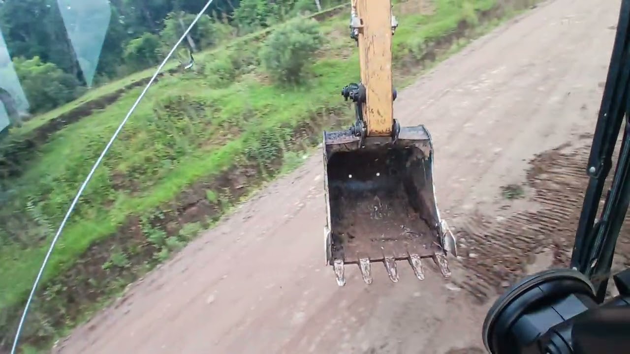 Sany com lâmina vamos fazer um serviço pequeno 