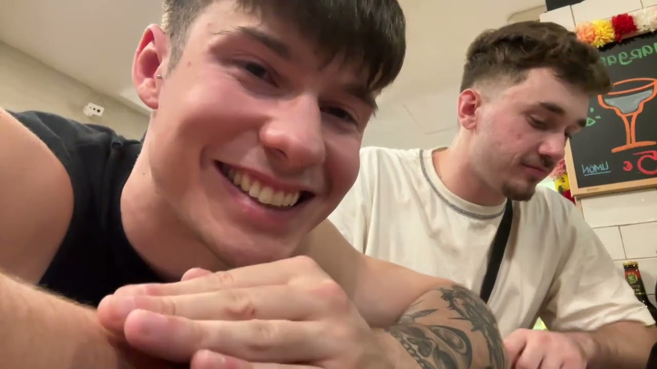 Comiendo TACOS con SANTUTU ¿era BAR G4Y?