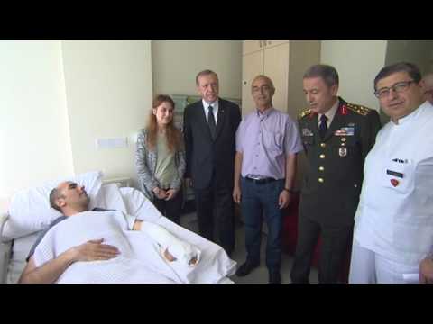 Cumhurbaşkanı Erdoğan, Jandarma Özel Harekât Tabur Komutanı Binbaşı Tetik'i Ziyaret Etti