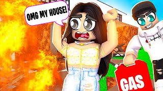 My EX HUSBAND BURNED DOWN MY HOUSE (Roblox Bloxburg Roleplay)