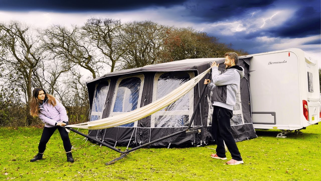 КЕМПИНГ С РОСКОШНЫМ КАРАВАНОМ И НАДУВНОЙ ПАЛАТКОЙ