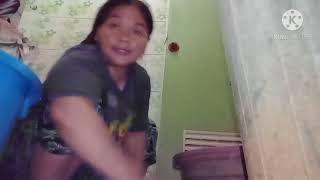 WAKTUNYA NYUCI BAJU DI KAMAR MANDI