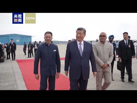 President Xi warmly welcomed upon arrival in New Delhi