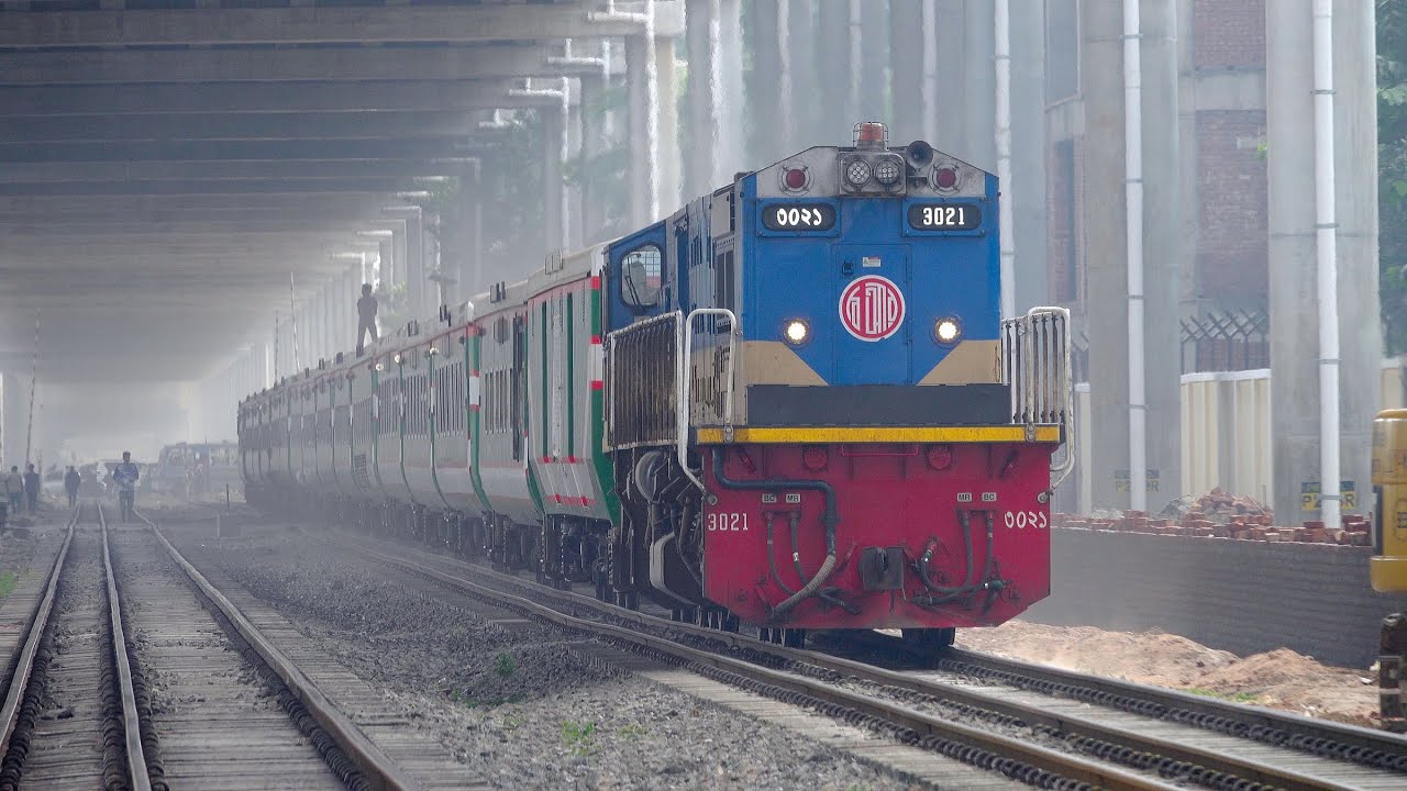 New Korean EMD 3021 GT38ACL Diesel Locomotive pulled Rangpur Express ...