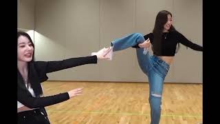 Le Sserafim Kazuha showing her ballet skills and flexibility in the kpop industry $_$
