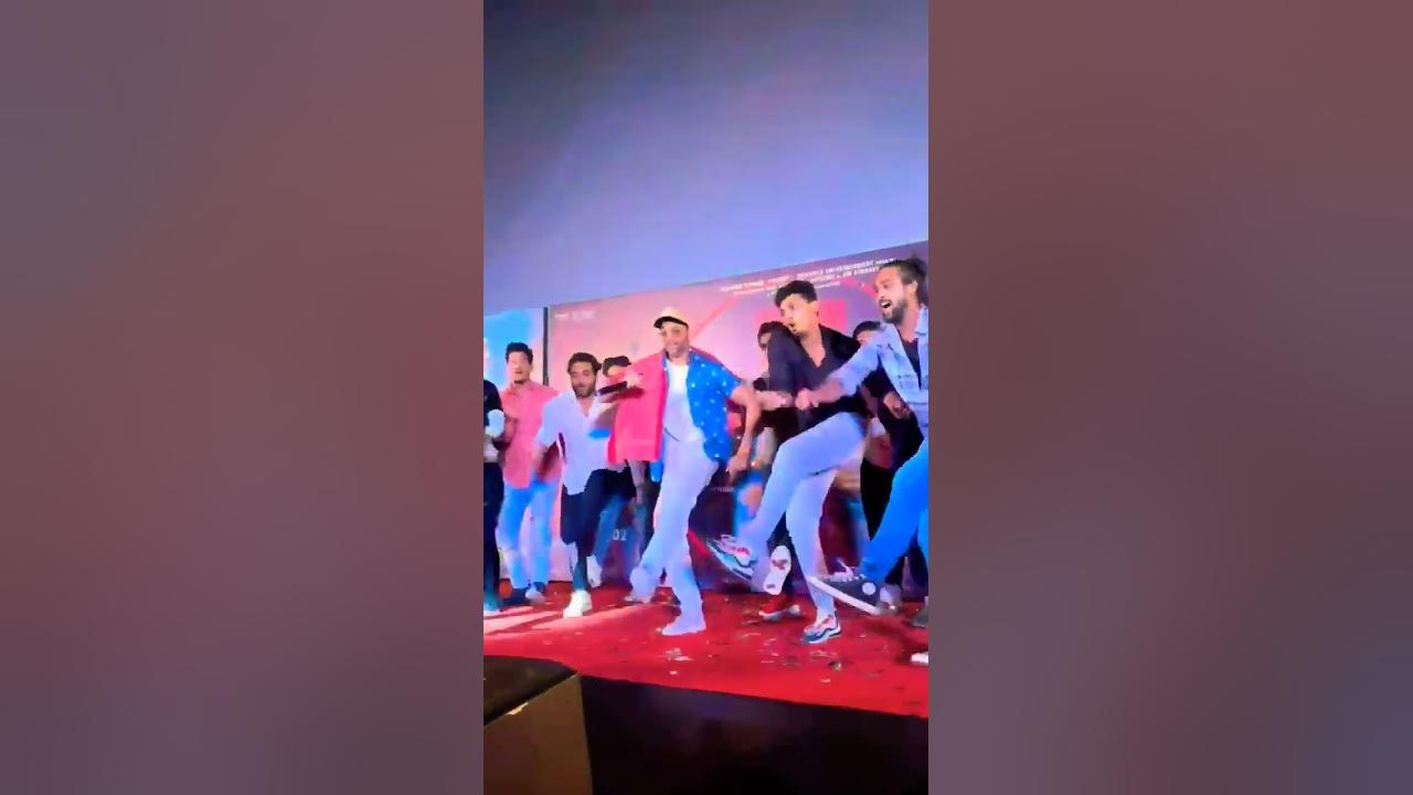Hrithik Roshan Alcoholia Dance With Fans | Song Launch | Vikram Vedha ||
