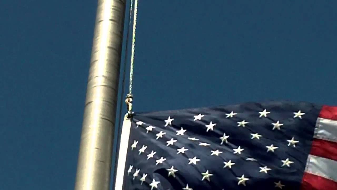 FlagDesk.com  How To String Your Flag (This Is The Wrong Way