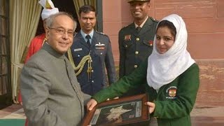 SlideShowHon'bleRastrapathyJiPRESENTING-AWARD-withStudentsNEWS-LIVEdigitals-thanking...