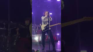 Download Lagu 5SOS youngblood @ Meet You There Tour Stockholm (10/11/2018) MP3