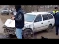 Тойота влетела в несколько припаркованных машин в Красноярске