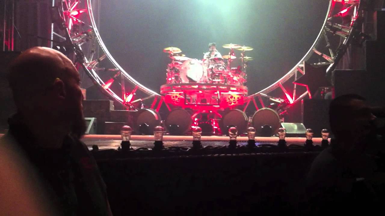 TOMMY LEE'S ROLLER COASTER 360 DRUM SOLO - MOTLEY CRUE 2011 Tour - YouTube