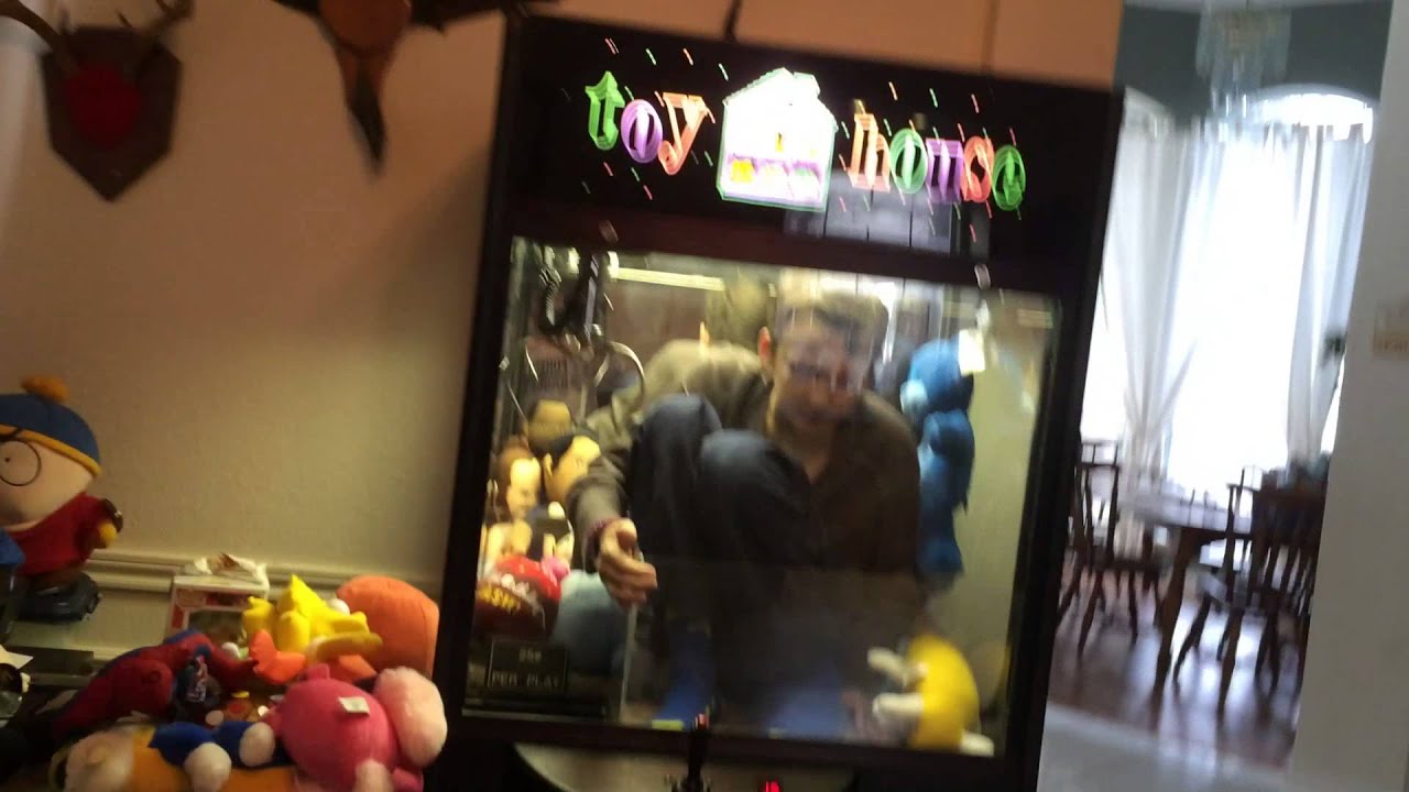 Teleporting claw machine - YouTube