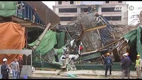 Video  Sập giàn giáo dự án đường sắt trên cao, taxi bị đè bẹp   diaoconline24h