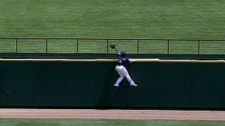 Gary Matthews defies gravity to rob a home run screenshot 4