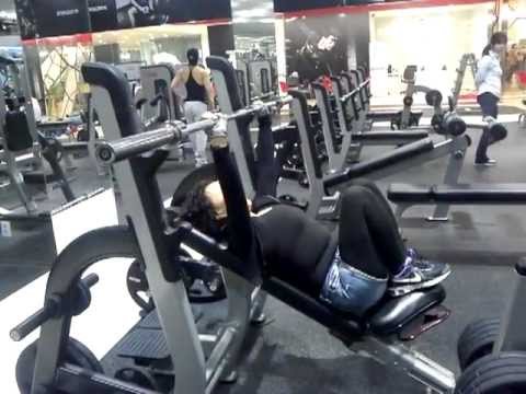 incline bench press - YouTube