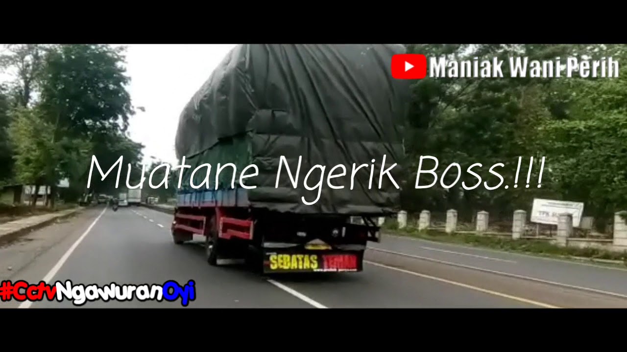  Truk  Fuso  Oleng  P4rah Muatan Hampir Ambroll YouTube