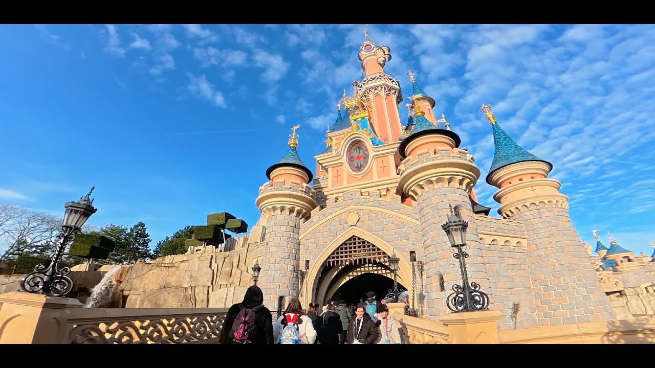 19 - WALKING TOUR VIDEO - LE CHÂTEAU DE LA BELLE AU BOIS DORMANT DISNEY PARIS - FRANCE.