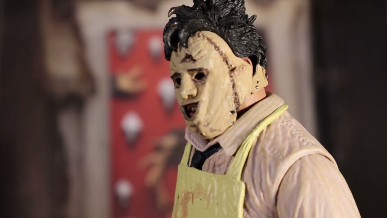 Обзор коллекционной фигурки NECA, выпущенной к 50-летию фильма «Техасская резня бензопилой».