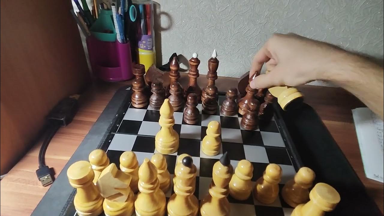 шахматы с соперником.