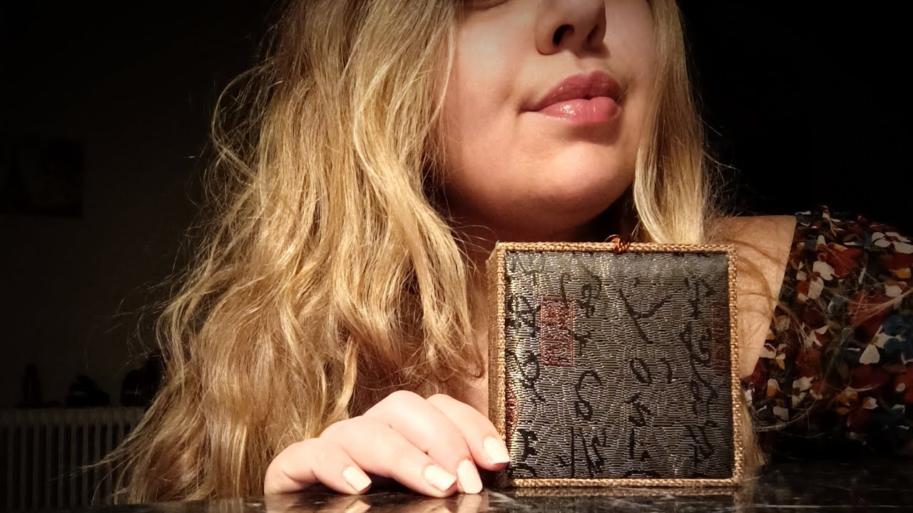 Greek ASMR | Έλα να σου δείξω τι έχει το κουτάκι!!